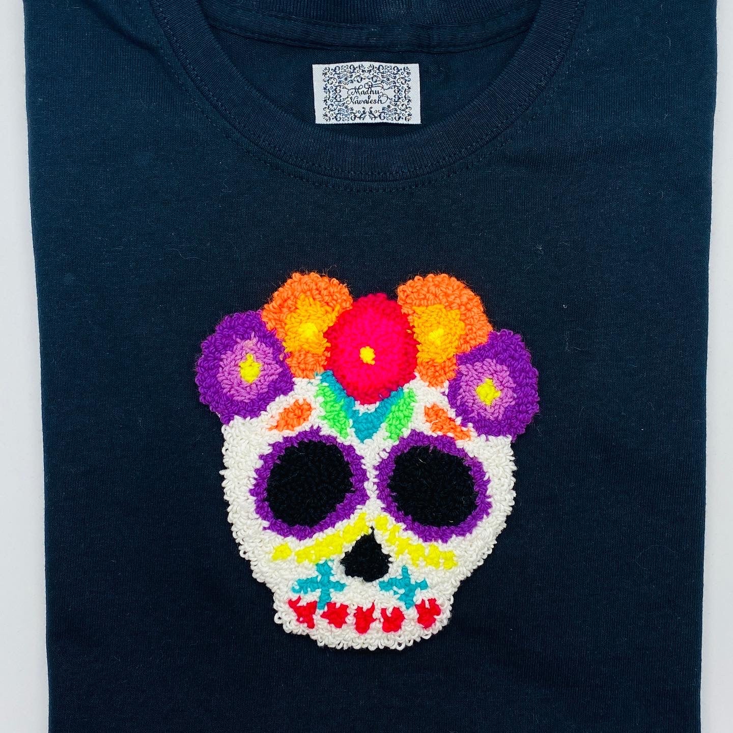 PLAYERA MEXICANA CALAVERA CON FLORES